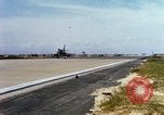 Immagine di Marine Corps A-4 e F-4 velivolo durante il funzionamento Chu Lai Vietnam, 1967, secondo 28 filmato di repertorio 65675025757