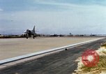 Immagine di Marine Corps A-4 e F-4 velivolo durante il funzionamento Chu Lai Vietnam, 1967, secondo 30 filmato di repertorio 65675025757