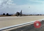 Immagine di Marine Corps A-4 e F-4 velivolo durante il funzionamento Chu Lai Vietnam, 1967, secondo 31 filmato di repertorio 65675025757