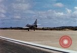 Immagine di Marine Corps A-4 e F-4 velivolo durante il funzionamento Chu Lai Vietnam, 1967, secondo 41 filmato di repertorio 65675025757