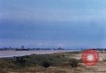 Standbild US Marine Corps Kampfflugzeuge landen und starten Chu Lai Vietnam, 1967, aus Sekunde 33 historischem Filmmaterial Videoclip 65675025758