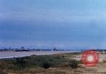 Standbild US Marine Corps Kampfflugzeuge landen und starten Chu Lai Vietnam, 1967, aus Sekunde 35 historischem Filmmaterial Videoclip 65675025758