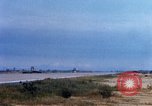 Standbild US Marine Corps Kampfflugzeuge landen und starten Chu Lai Vietnam, 1967, aus Sekunde 36 historischem Filmmaterial Videoclip 65675025758