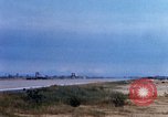 Standbild US Marine Corps Kampfflugzeuge landen und starten Chu Lai Vietnam, 1967, aus Sekunde 38 historischem Filmmaterial Videoclip 65675025758