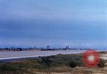 Standbild US Marine Corps Kampfflugzeuge landen und starten Chu Lai Vietnam, 1967, aus Sekunde 39 historischem Filmmaterial Videoclip 65675025758