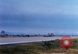 Standbild US Marine Corps Kampfflugzeuge landen und starten Chu Lai Vietnam, 1967, aus Sekunde 42 historischem Filmmaterial Videoclip 65675025758
