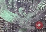 Standbild Tutanchamun gold Stuhl Ägypten, 1951, aus Sekunde 47 historischem Filmmaterial Videoclip 65675025774