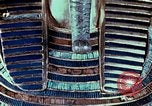 Standbild Tutanchamun gold Stuhl Ägypten, 1951, aus Sekunde 55 historischem Filmmaterial Videoclip 65675025774