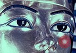 Standbild Tutanchamun gold Stuhl Ägypten, 1951, aus Sekunde 62 historischem Filmmaterial Videoclip 65675025774