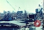 Standbild Bau von Liberty Schiffe in Zweiten Weltkrieg California United States USA, 1942, aus Sekunde 25 historischem Filmmaterial Videoclip 65675025784