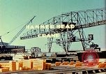 Standbild Bau von Liberty Schiffe in Zweiten Weltkrieg California United States USA, 1942, aus Sekunde 58 historischem Filmmaterial Videoclip 65675025784