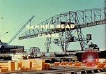 Standbild Bau von Liberty Schiffe in Zweiten Weltkrieg California United States USA, 1942, aus Sekunde 59 historischem Filmmaterial Videoclip 65675025784