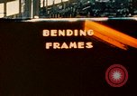 Standbild Frame Balken gebogen bei Liberty Schiff bau in Zweiten Weltkrieg California United States USA, 1942, aus Sekunde 1 historischem Filmmaterial Videoclip 65675025787