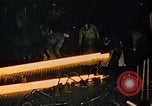 Standbild Frame Balken gebogen bei Liberty Schiff bau in Zweiten Weltkrieg California United States USA, 1942, aus Sekunde 52 historischem Filmmaterial Videoclip 65675025787
