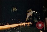 Standbild Frame Balken gebogen bei Liberty Schiff bau in Zweiten Weltkrieg California United States USA, 1942, aus Sekunde 57 historischem Filmmaterial Videoclip 65675025787
