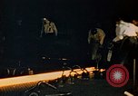 Standbild Frame Balken gebogen bei Liberty Schiff bau in Zweiten Weltkrieg California United States USA, 1942, aus Sekunde 58 historischem Filmmaterial Videoclip 65675025787