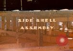 Image Fabrication de coquilles latérales en acier pour le Liberty Ship dans Seconde Guerre Mondiale California United States USA, 1942, de la seconde 1 séquences d'archives historiques vidéo 65675025788