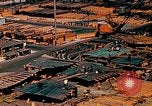 Image Fabrication de coquilles latérales en acier pour le Liberty Ship dans Seconde Guerre Mondiale California United States USA, 1942, de la seconde 11 séquences d'archives historiques vidéo 65675025788