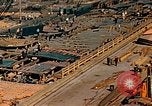 Image Fabrication de coquilles latérales en acier pour le Liberty Ship dans Seconde Guerre Mondiale California United States USA, 1942, de la seconde 27 séquences d'archives historiques vidéo 65675025788
