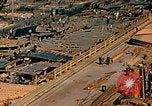 Image Fabrication de coquilles latérales en acier pour le Liberty Ship dans Seconde Guerre Mondiale California United States USA, 1942, de la seconde 28 séquences d'archives historiques vidéo 65675025788