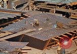 Image Fabrication de coquilles latérales en acier pour le Liberty Ship dans Seconde Guerre Mondiale California United States USA, 1942, de la seconde 36 séquences d'archives historiques vidéo 65675025788
