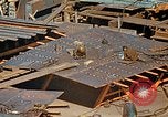Image Fabrication de coquilles latérales en acier pour le Liberty Ship dans Seconde Guerre Mondiale California United States USA, 1942, de la seconde 37 séquences d'archives historiques vidéo 65675025788