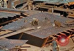 Image Fabrication de coquilles latérales en acier pour le Liberty Ship dans Seconde Guerre Mondiale California United States USA, 1942, de la seconde 40 séquences d'archives historiques vidéo 65675025788