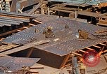 Image Fabrication de coquilles latérales en acier pour le Liberty Ship dans Seconde Guerre Mondiale California United States USA, 1942, de la seconde 41 séquences d'archives historiques vidéo 65675025788