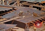 Image Fabrication de coquilles latérales en acier pour le Liberty Ship dans Seconde Guerre Mondiale California United States USA, 1942, de la seconde 42 séquences d'archives historiques vidéo 65675025788
