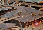 Image Fabrication de coquilles latérales en acier pour le Liberty Ship dans Seconde Guerre Mondiale California United States USA, 1942, de la seconde 43 séquences d'archives historiques vidéo 65675025788