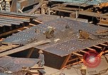 Image Fabrication de coquilles latérales en acier pour le Liberty Ship dans Seconde Guerre Mondiale California United States USA, 1942, de la seconde 44 séquences d'archives historiques vidéo 65675025788