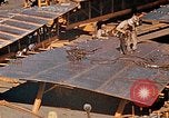 Image Fabrication de coquilles latérales en acier pour le Liberty Ship dans Seconde Guerre Mondiale California United States USA, 1942, de la seconde 50 séquences d'archives historiques vidéo 65675025788
