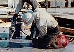 Image le rivetage pendant le Liberty Ship Construction dans Seconde Guerre Mondiale California United States USA, 1942, de la seconde 19 séquences d'archives historiques vidéo 65675025789
