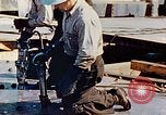 Image le rivetage pendant le Liberty Ship Construction dans Seconde Guerre Mondiale California United States USA, 1942, de la seconde 26 séquences d'archives historiques vidéo 65675025789
