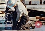 Image le rivetage pendant le Liberty Ship Construction dans Seconde Guerre Mondiale California United States USA, 1942, de la seconde 27 séquences d'archives historiques vidéo 65675025789