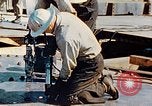 Image le rivetage pendant le Liberty Ship Construction dans Seconde Guerre Mondiale California United States USA, 1942, de la seconde 29 séquences d'archives historiques vidéo 65675025789