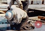 Image le rivetage pendant le Liberty Ship Construction dans Seconde Guerre Mondiale California United States USA, 1942, de la seconde 37 séquences d'archives historiques vidéo 65675025789