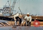 Image le rivetage pendant le Liberty Ship Construction dans Seconde Guerre Mondiale California United States USA, 1942, de la seconde 43 séquences d'archives historiques vidéo 65675025789