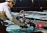 Image la fabrication et l'installation des plaques de plancher sur double bas de navire California United States USA, 1942, de la seconde 15 séquences d'archives historiques vidéo 65675025799