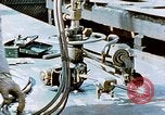Image la fabrication et l'installation des plaques de plancher sur double bas de navire California United States USA, 1942, de la seconde 27 séquences d'archives historiques vidéo 65675025799