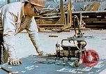 Image la fabrication et l'installation des plaques de plancher sur double bas de navire California United States USA, 1942, de la seconde 38 séquences d'archives historiques vidéo 65675025799