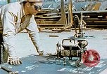 Image la fabrication et l'installation des plaques de plancher sur double bas de navire California United States USA, 1942, de la seconde 39 séquences d'archives historiques vidéo 65675025799