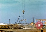 Image la fabrication et l'installation des plaques de plancher sur double bas de navire California United States USA, 1942, de la seconde 50 séquences d'archives historiques vidéo 65675025799
