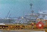 Image la fabrication et l'installation des plaques de plancher sur double bas de navire California United States USA, 1942, de la seconde 56 séquences d'archives historiques vidéo 65675025799