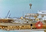Image la fabrication et l'installation des plaques de plancher sur double bas de navire California United States USA, 1942, de la seconde 57 séquences d'archives historiques vidéo 65675025799