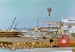 Image la fabrication et l'installation des plaques de plancher sur double bas de navire California United States USA, 1942, de la seconde 61 séquences d'archives historiques vidéo 65675025799