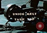 Immagine di Unione di melt della cima del serbatoio durante la fase di costruzione della nave Liberty California United States USA, 1942, secondo 12 filmato di repertorio 65675025800