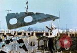 Immagine di Unione di melt della cima del serbatoio durante la fase di costruzione della nave Liberty California United States USA, 1942, secondo 60 filmato di repertorio 65675025800