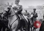 Standbild Anreise von Prinz Mirko Scutari Albanien, 1913, aus Sekunde 38 historischem Filmmaterial Videoclip 65675025865