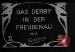 Image course de chevaux Derby en Autriche Vienne Autriche Freudenau, 1912, de la seconde 1 séquences d'archives historiques vidéo 65675025869